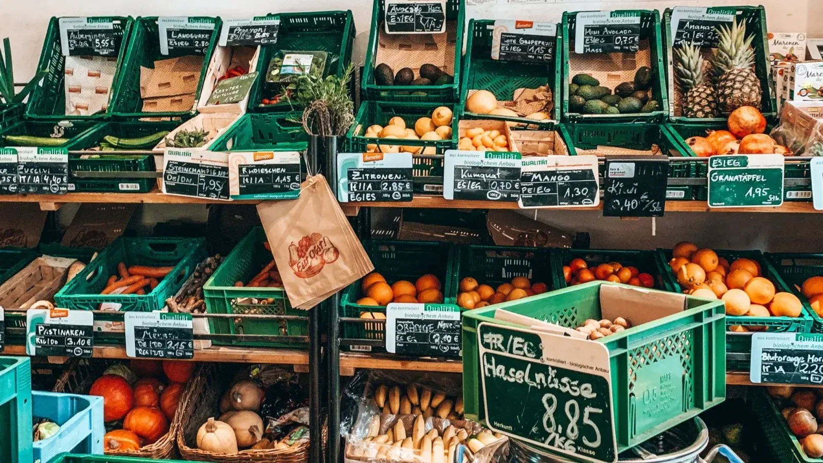 Loose, unpackaged fruit and vegetables in the produce aisle